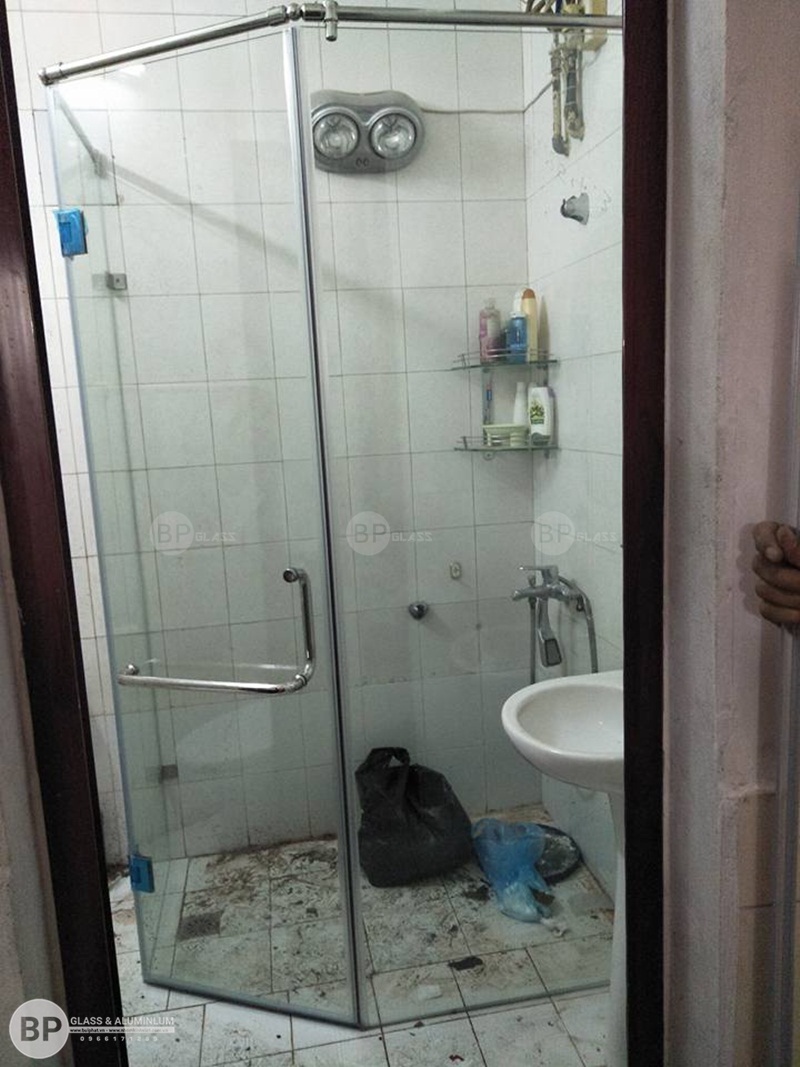 Lắp vách tắm kính cho nhà anh Dũng 22 Nguyễn Huy Tưởng